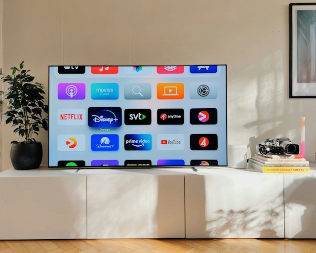 Report: Apple Plans to Bring OLED to Nine New Devices By 2027